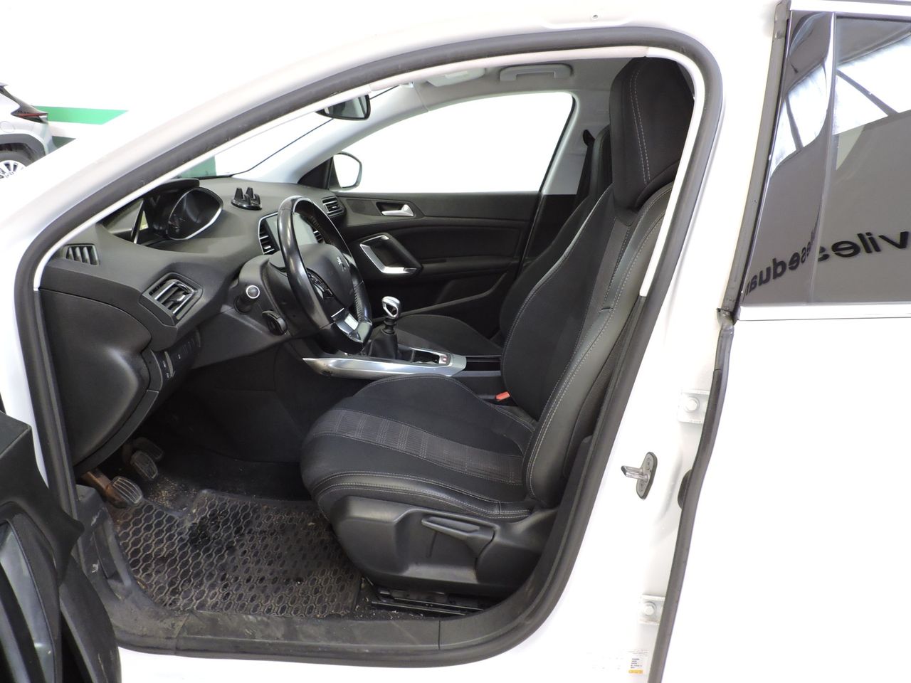 Peugeot 308 5p Allure 1.5 BlueHDi 130 S&S - Foto 14