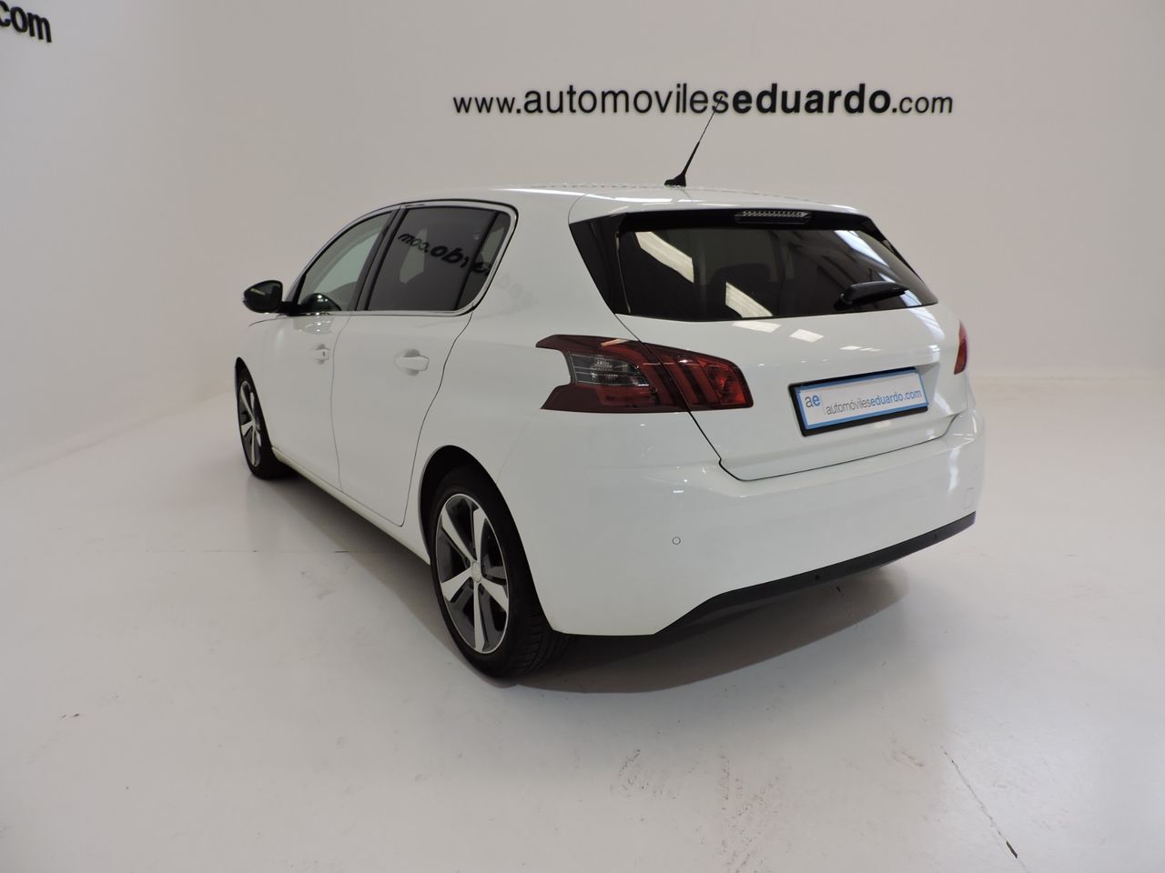 Peugeot 308 5p Allure 1.5 BlueHDi 130 S&S - Foto 9