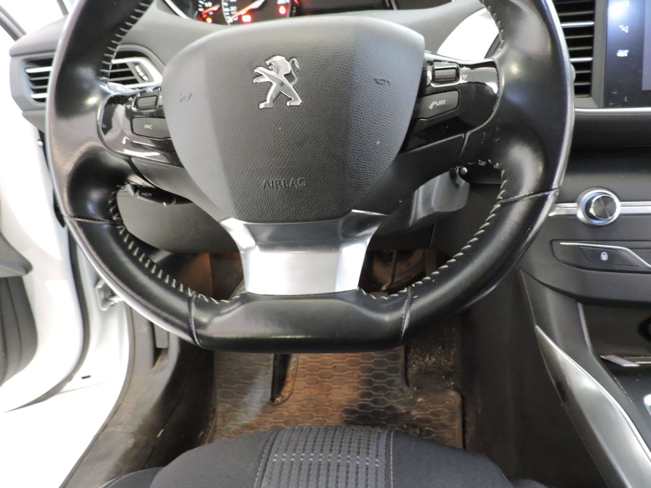 Peugeot 308 5p Allure 1.5 BlueHDi 130 S&S - Foto 11