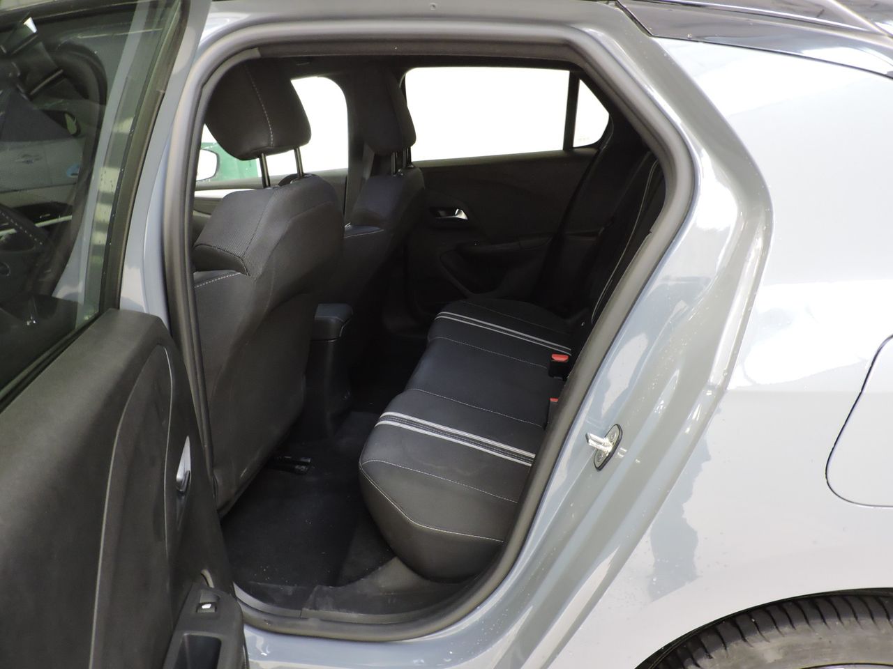 Opel Corsa Hybrid 1.2 100 kW - Foto 13