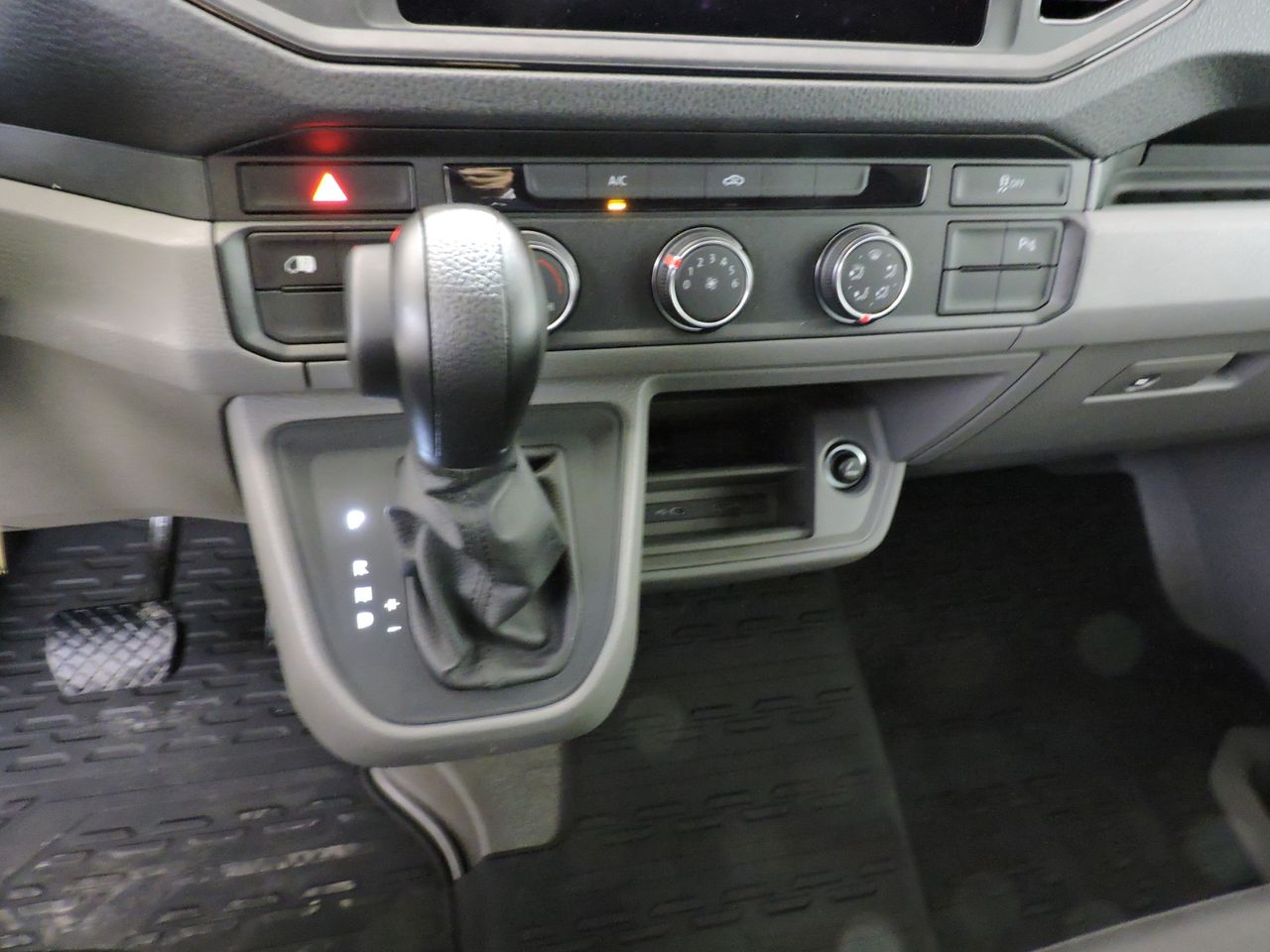 Volkswagen Crafter FURGONE 35 L3H2 2.0 BITDI 177CV BUSINESS AUT - Foto 16