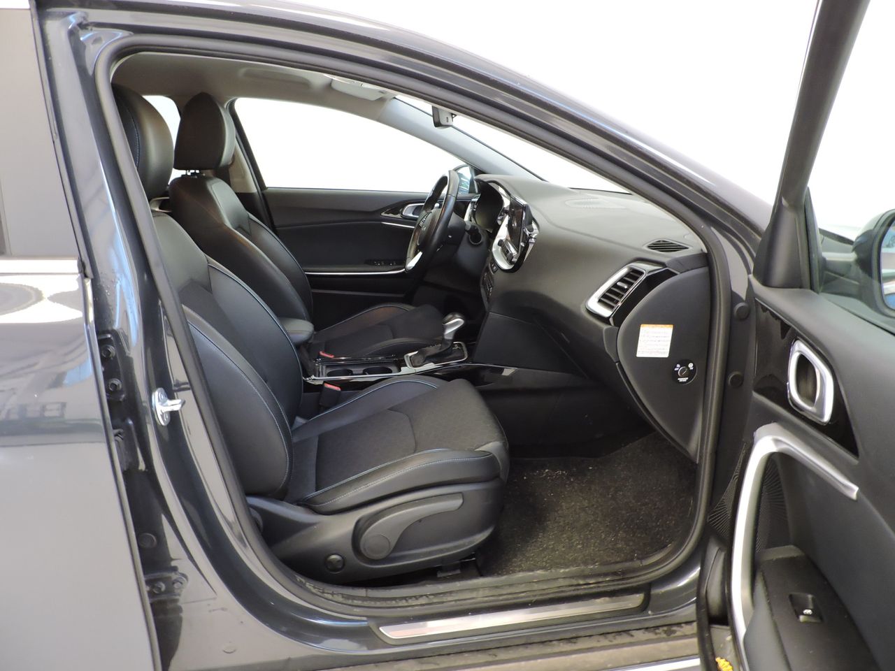 Kia XCeed Tech 1.6 Diesel MHEV 100 kW 136 CV STYLE - Foto 17