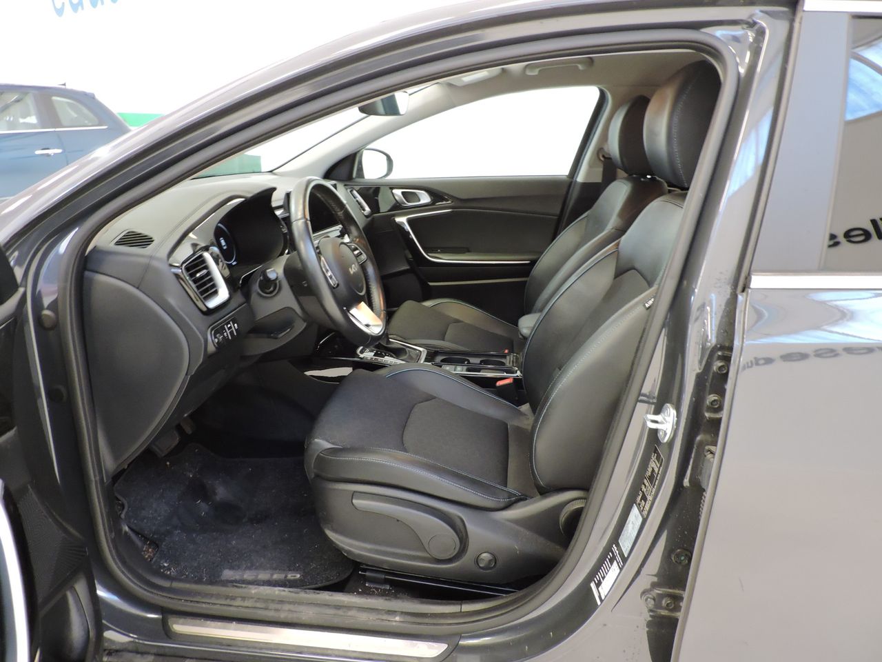 Kia XCeed Tech 1.6 Diesel MHEV 100 kW 136 CV STYLE - Foto 16