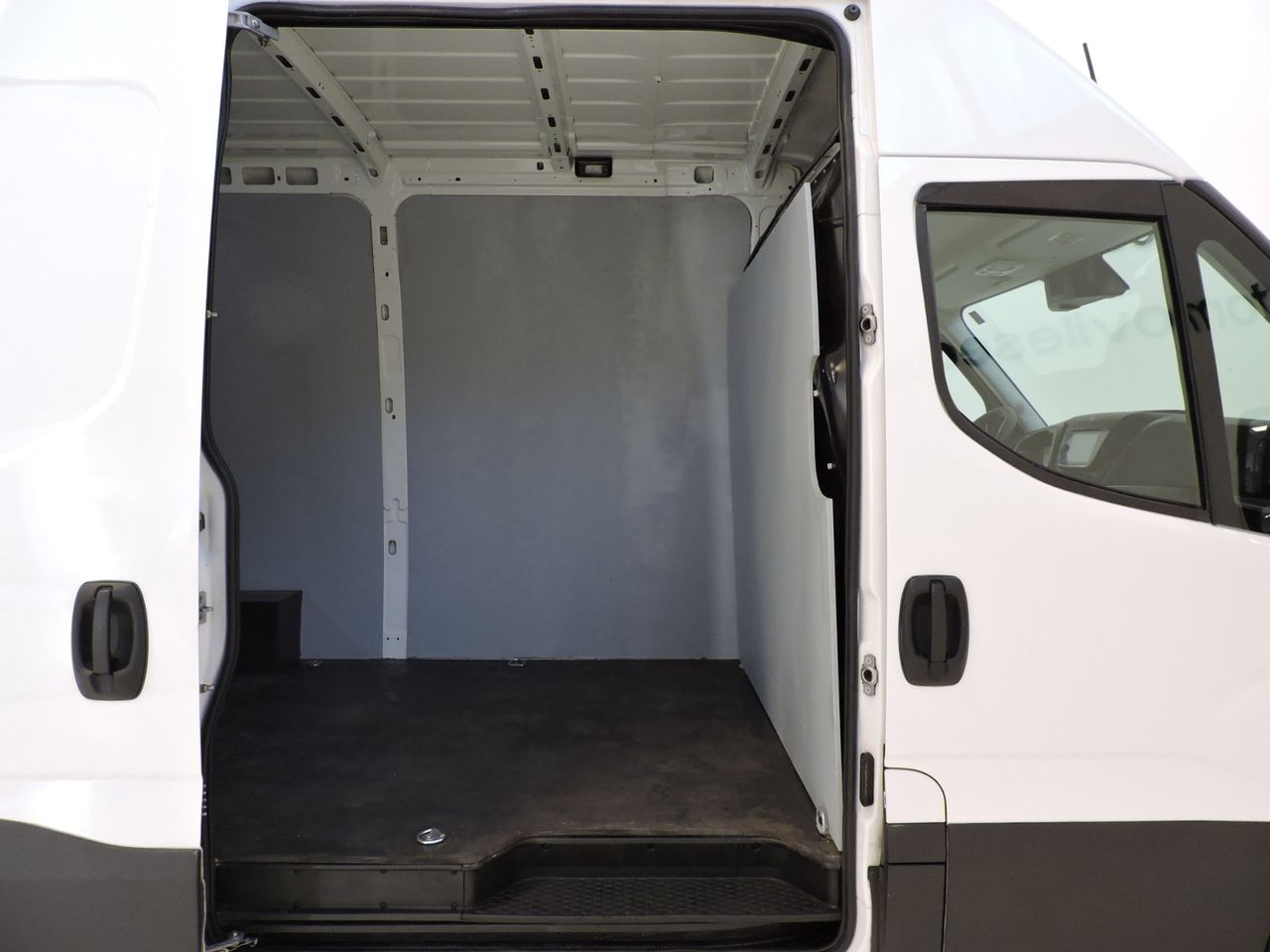 Iveco Daily DAILY 2.3 TD 35S 16 V 3520L/H2 12 M3 - Foto 15