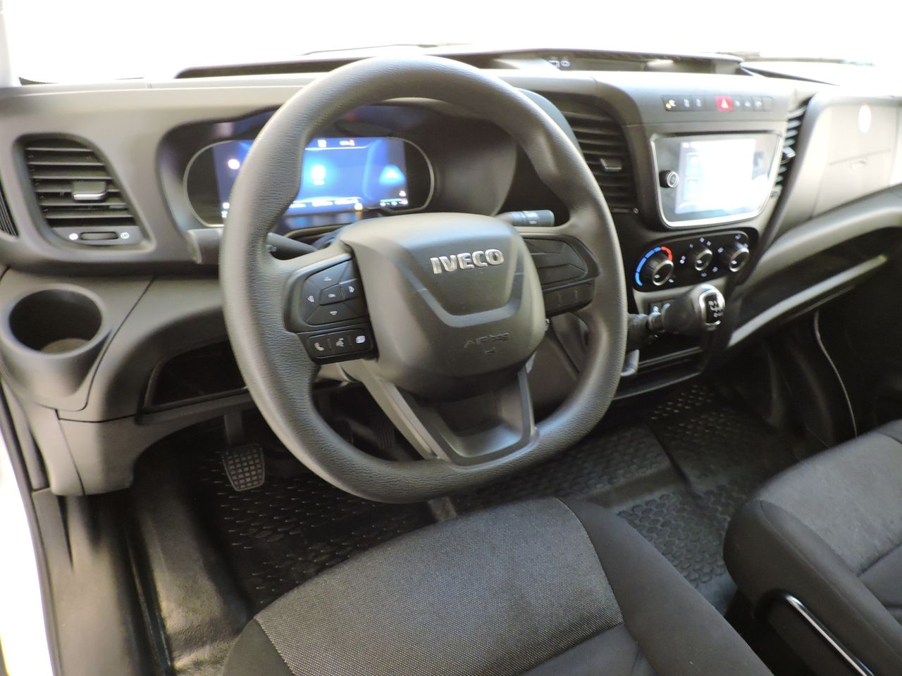 Iveco Daily DAILY 2.3 TD 35S 16 V 3520L/H2 12 M3 - Foto 10