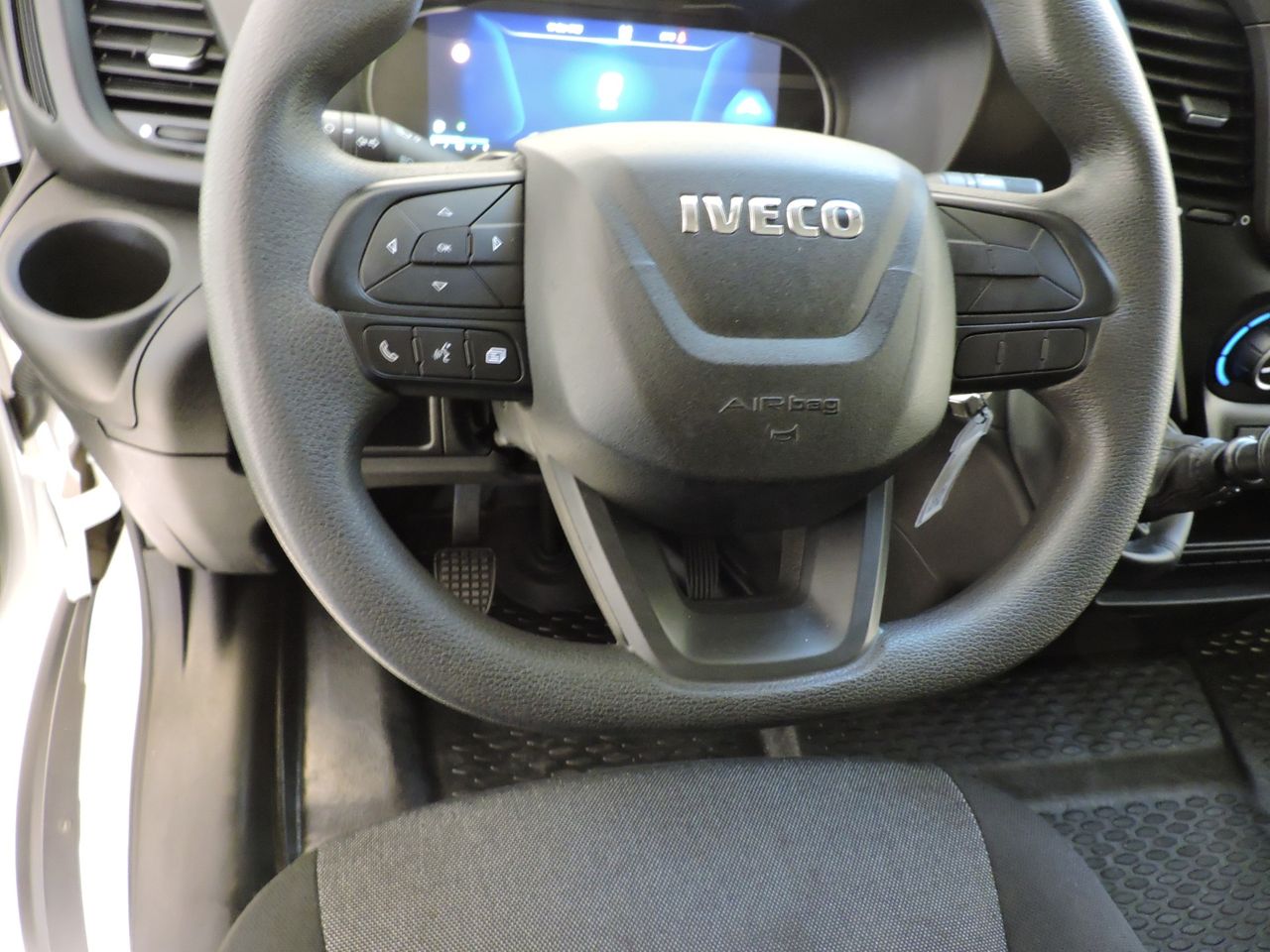 Iveco Daily DAILY 2.3 TD 35S 16 V 3520L/H2 12 M3 - Foto 14