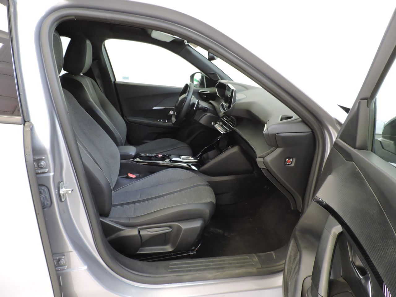Peugeot 2008 Allure Hybrid 145 e-DCS6 - Foto 15