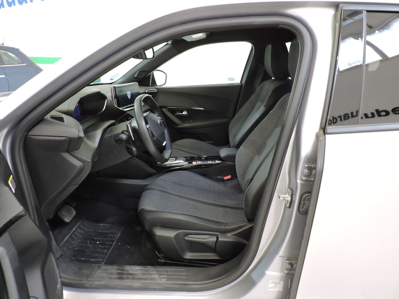 Peugeot 2008 Allure Hybrid 145 e-DCS6 - Foto 16