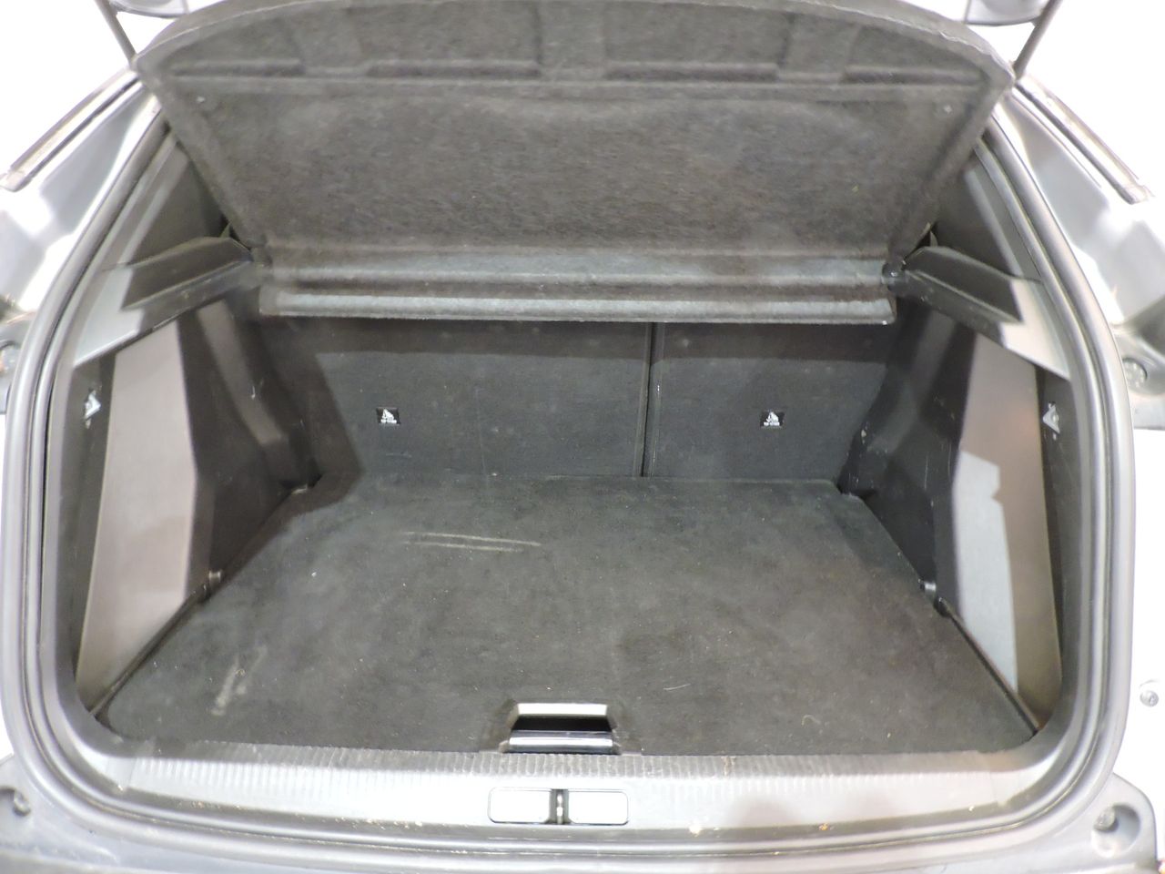 Peugeot 2008 Allure Hybrid 145 e-DCS6 - Foto 18