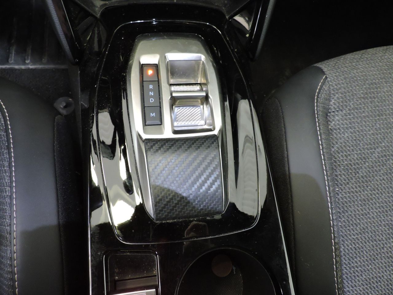 Peugeot 2008 Allure Hybrid 145 e-DCS6 - Foto 14