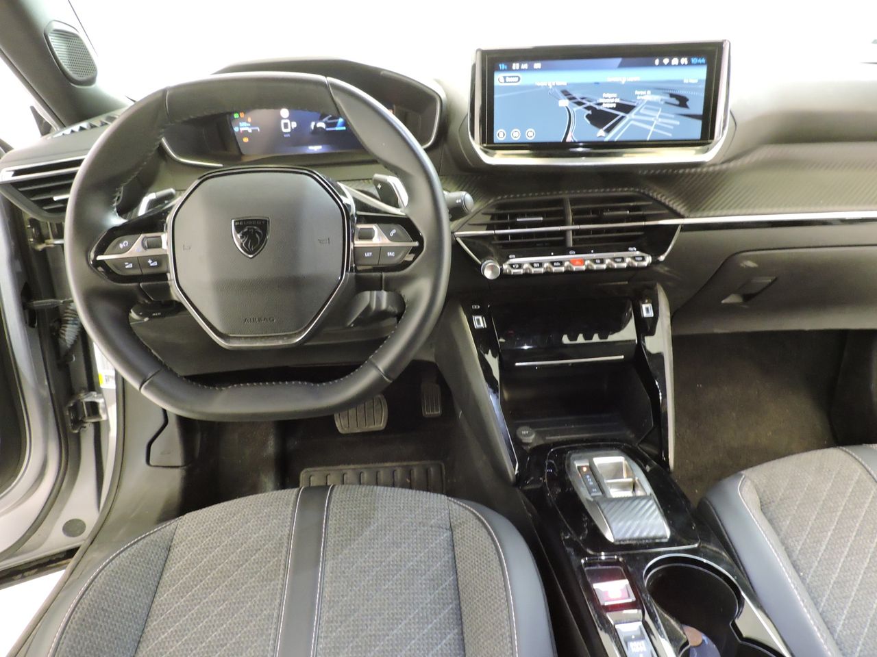 Peugeot 2008 Allure Hybrid 145 e-DCS6 - Foto 10