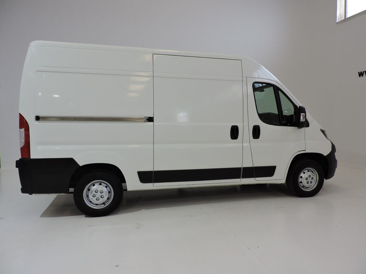 Peugeot Boxer FG 333 L2H2 2.0 BLUEHDI 130CV - Foto 5