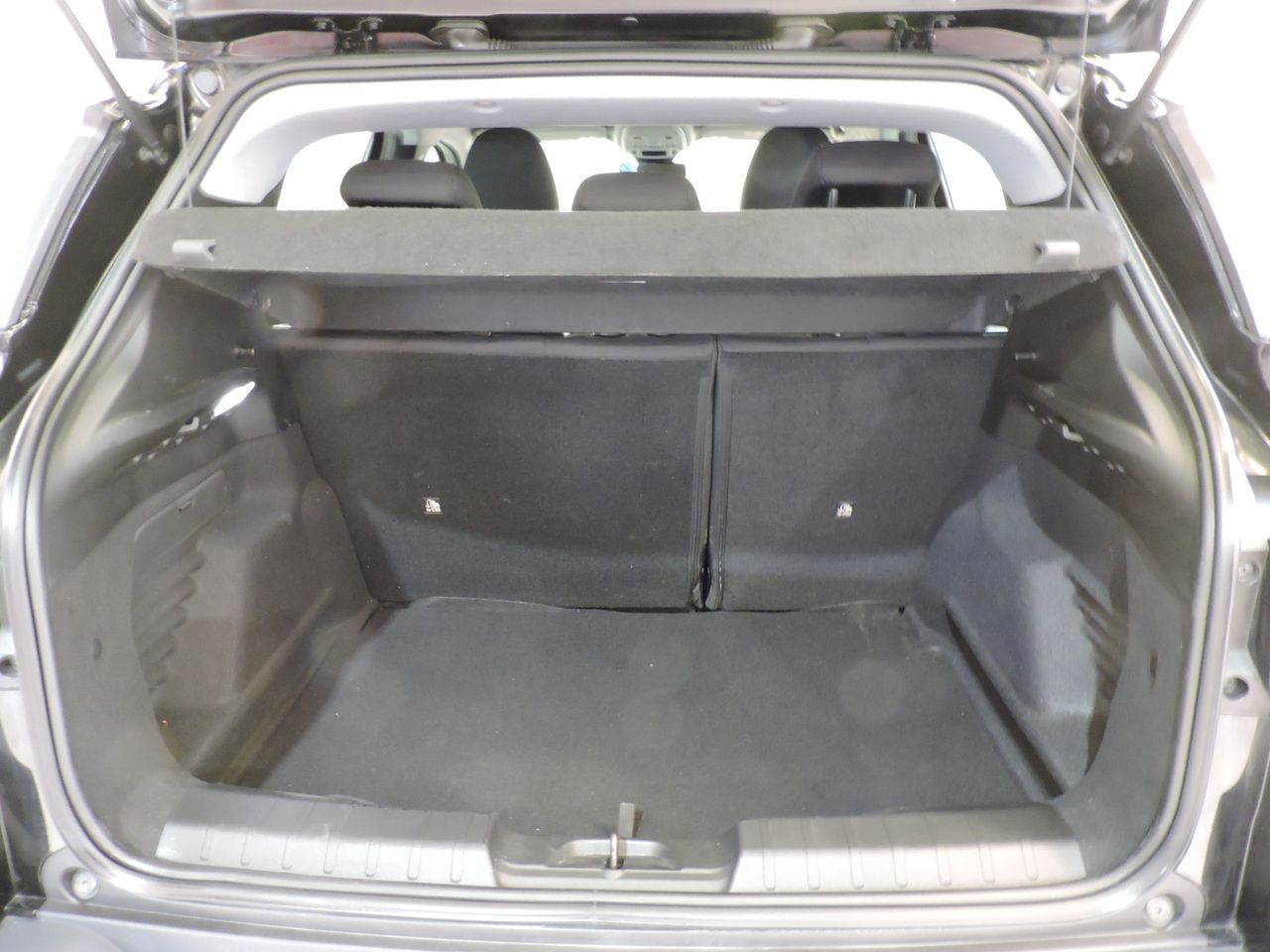 Jeep Avenger 1.2 e-Hybrid 100 CV AT Longitude - Foto 17