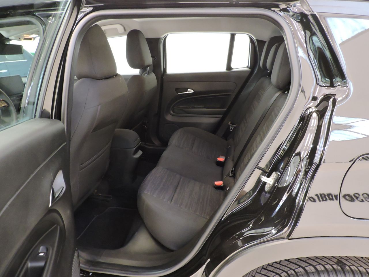 Jeep Avenger 1.2 e-Hybrid 100 CV AT Longitude - Foto 16
