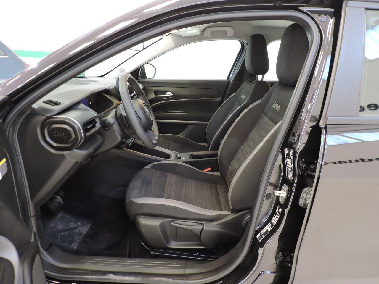 Jeep Avenger 1.2 e-Hybrid 100 CV AT Longitude - Foto 14