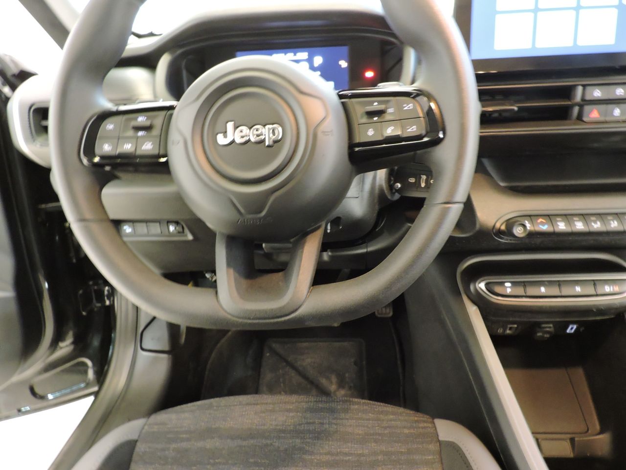 Jeep Avenger 1.2 e-Hybrid 100 CV AT Longitude - Foto 11