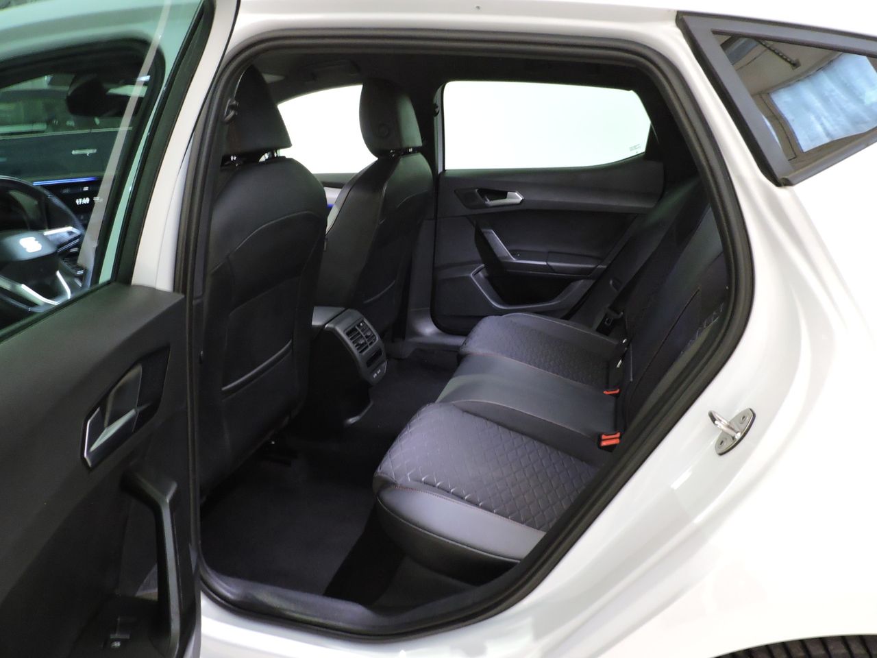 Seat Leon 1.5 TSI 85 kW 110CV FR 25 Aniversario - Foto 17