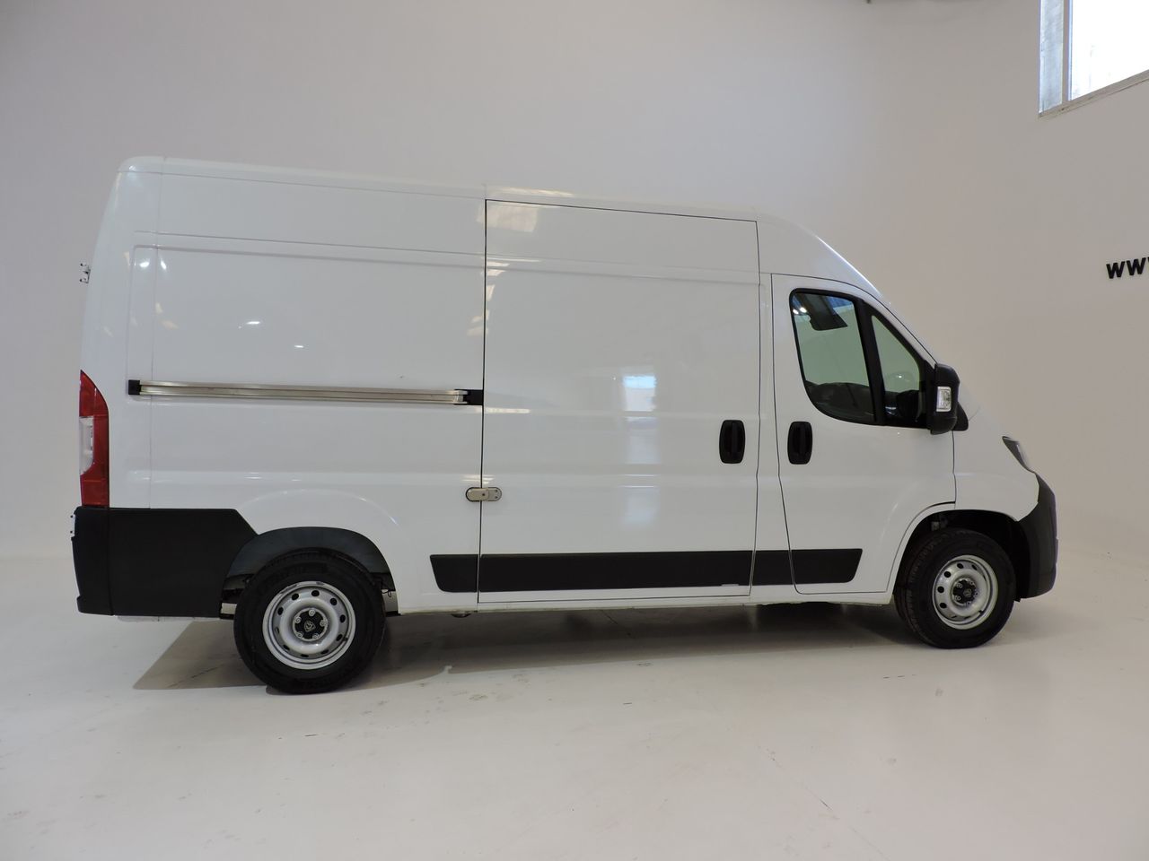 Peugeot Boxer FURGON 2.2 BLUEHDI 120 S&S 330 L2H2 - Foto 8