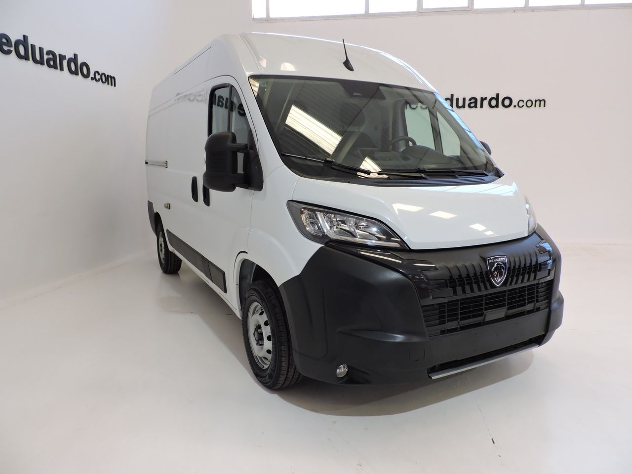 Peugeot Boxer FURGON 2.2 BLUEHDI 120 S&S 330 L2H2 - Foto 4