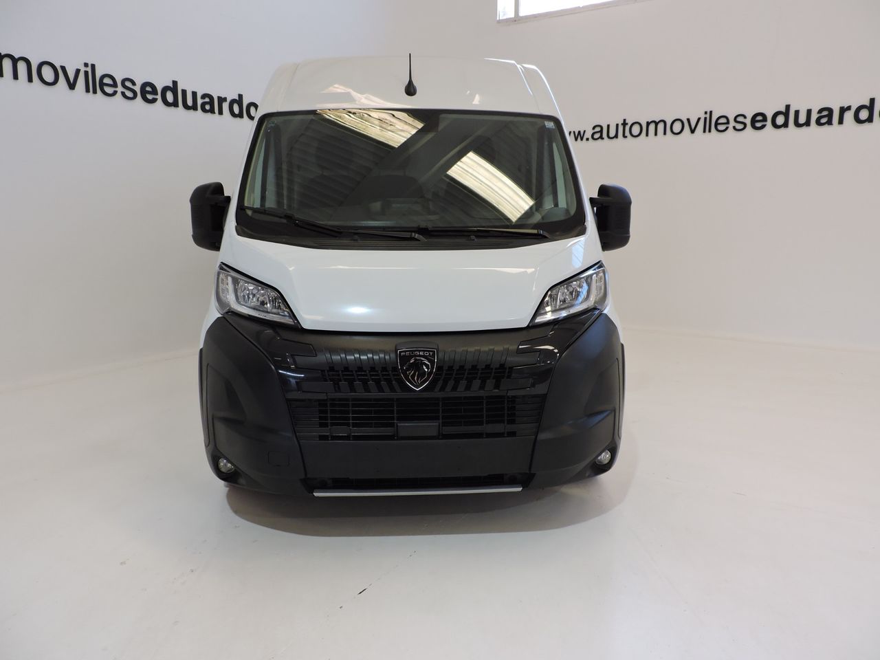 Peugeot Boxer FURGON 2.2 BLUEHDI 120 S&S 330 L2H2 - Foto 3