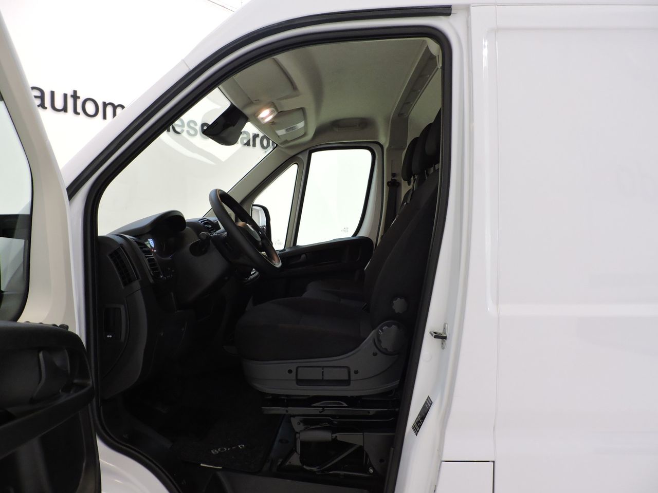 Peugeot Boxer FURGON 2.2 BLUEHDI 120 S&S 330 L2H2 - Foto 14