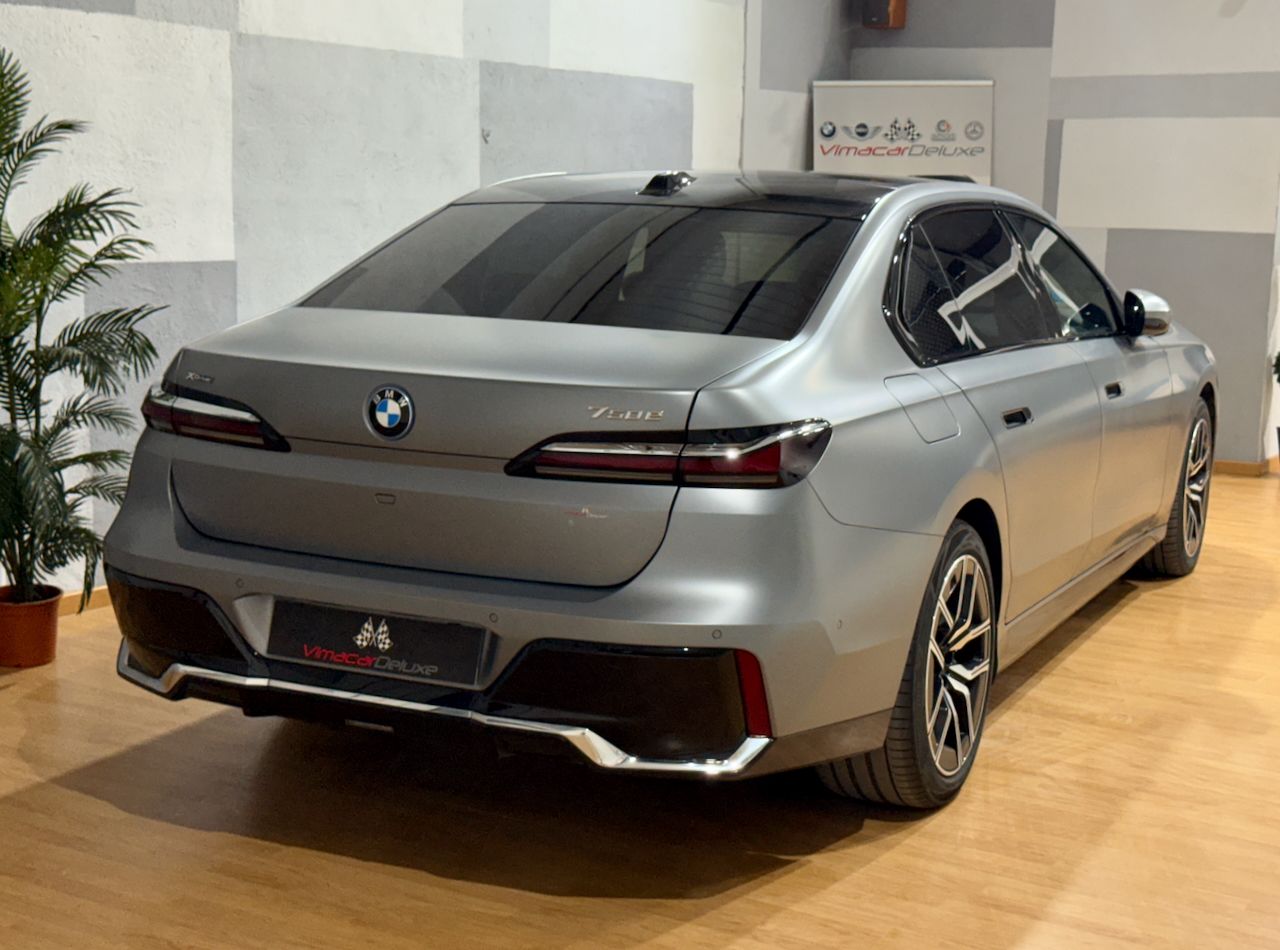 BMW Serie 7 750e xDrive THEATRE SCRREN - Foto 35