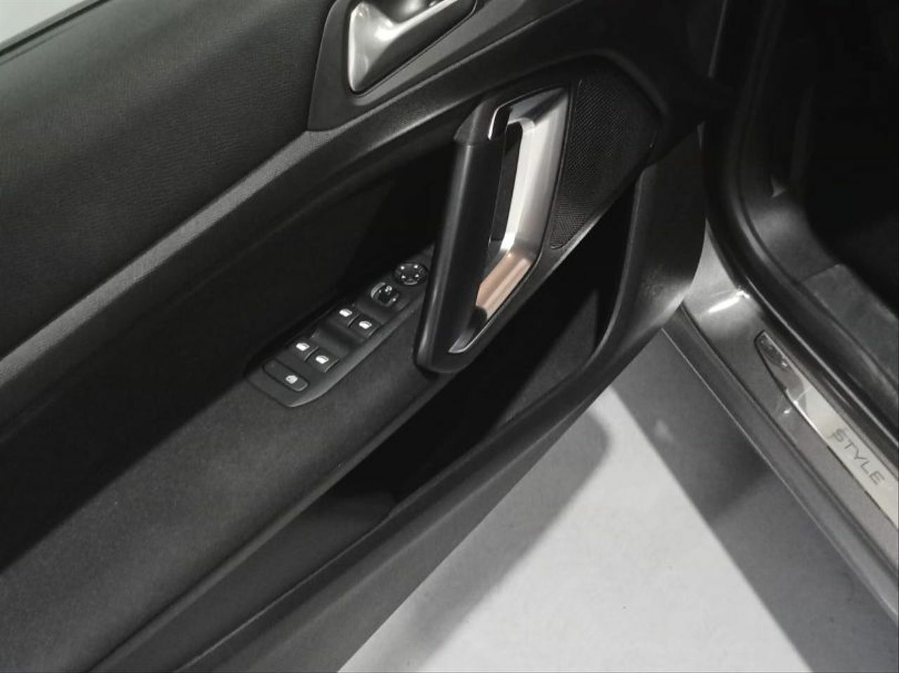 Peugeot 308 5p Allure PureTech 110 SS 6 Vel. MAN - Foto 11