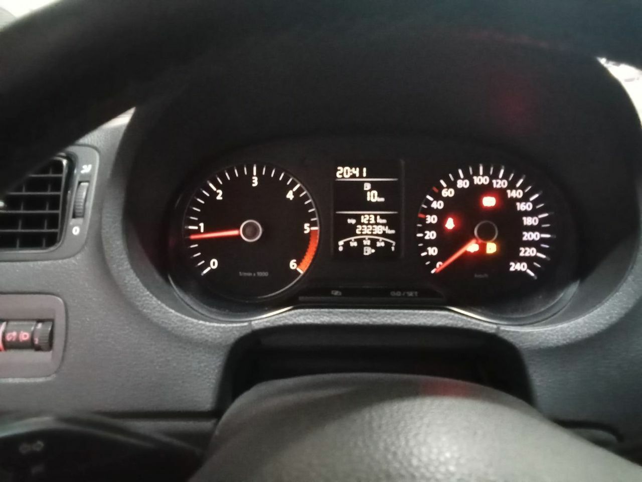 Volkswagen Polo 1.6 TDI 90cv DSG Advance - Foto 13