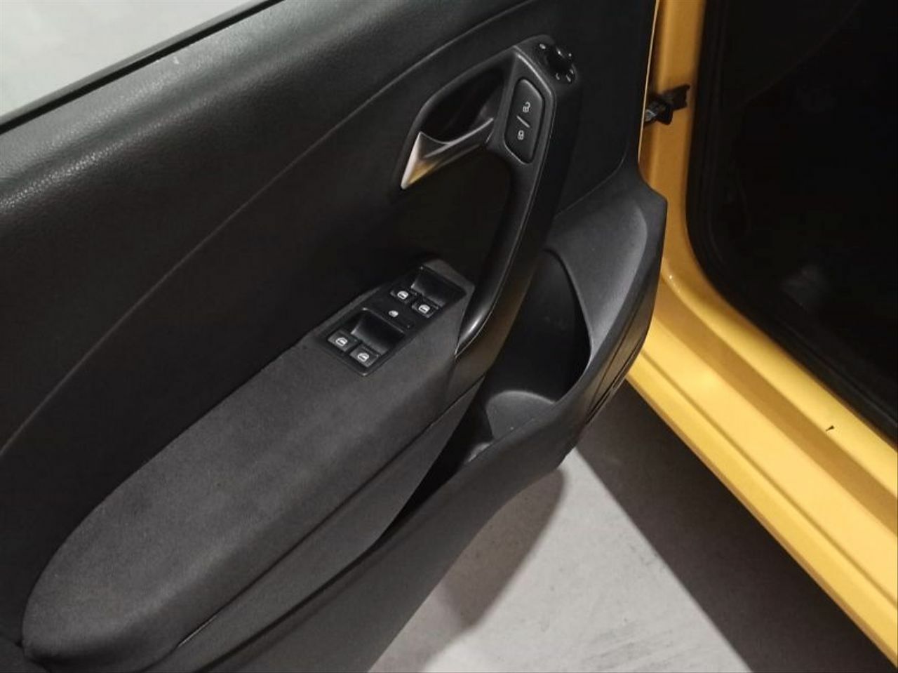 Volkswagen Polo 1.6 TDI 90cv DSG Advance - Foto 15