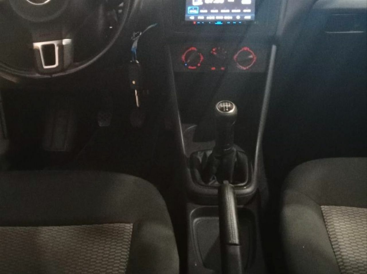 Volkswagen Polo 1.6 TDI 90cv DSG Advance - Foto 12