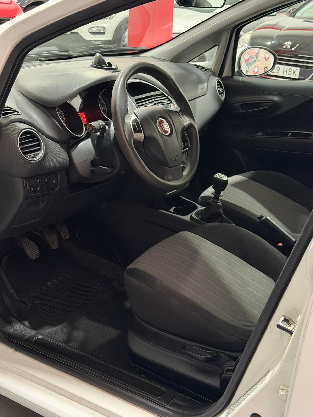 Fiat Punto 1.2 8v Pop 51kW 69CV SS Gasolina - Foto 13