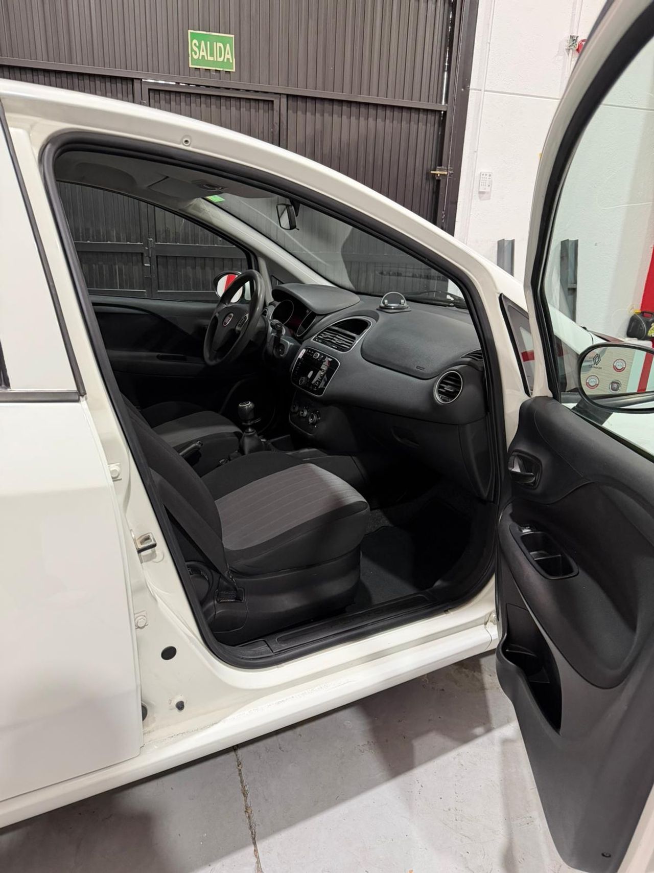 Fiat Punto 1.2 8v Pop 51kW 69CV SS Gasolina - Foto 12