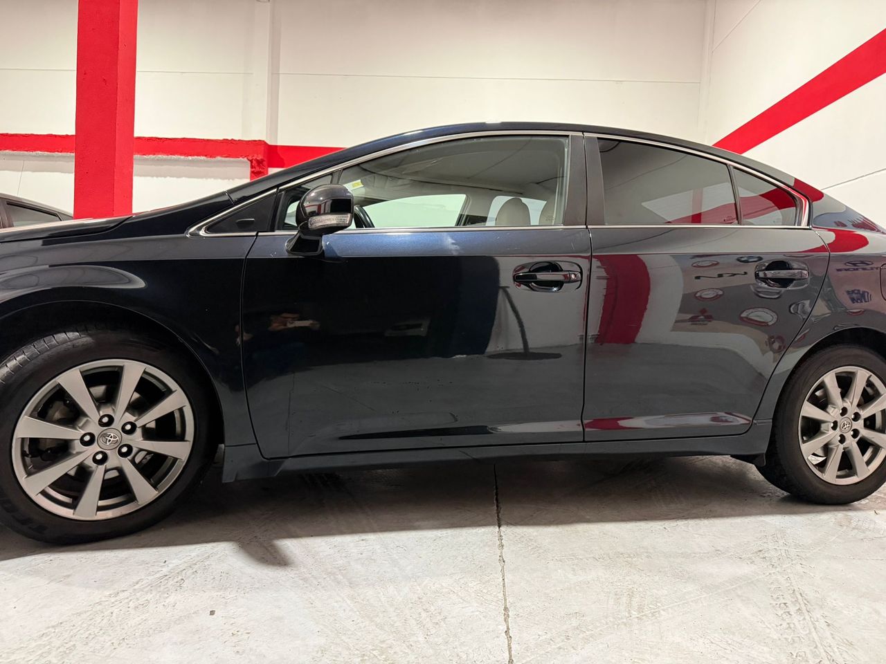 Toyota Avensis Sedán 120D Advance - Foto 6