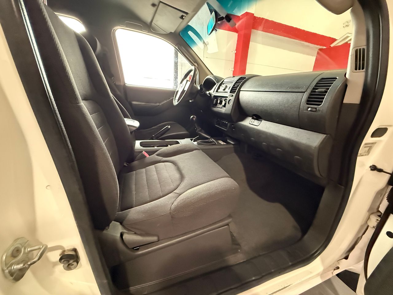 Nissan Navara 2.5dCi (171 CV) XE Doble Cabina 4x4 - Foto 13