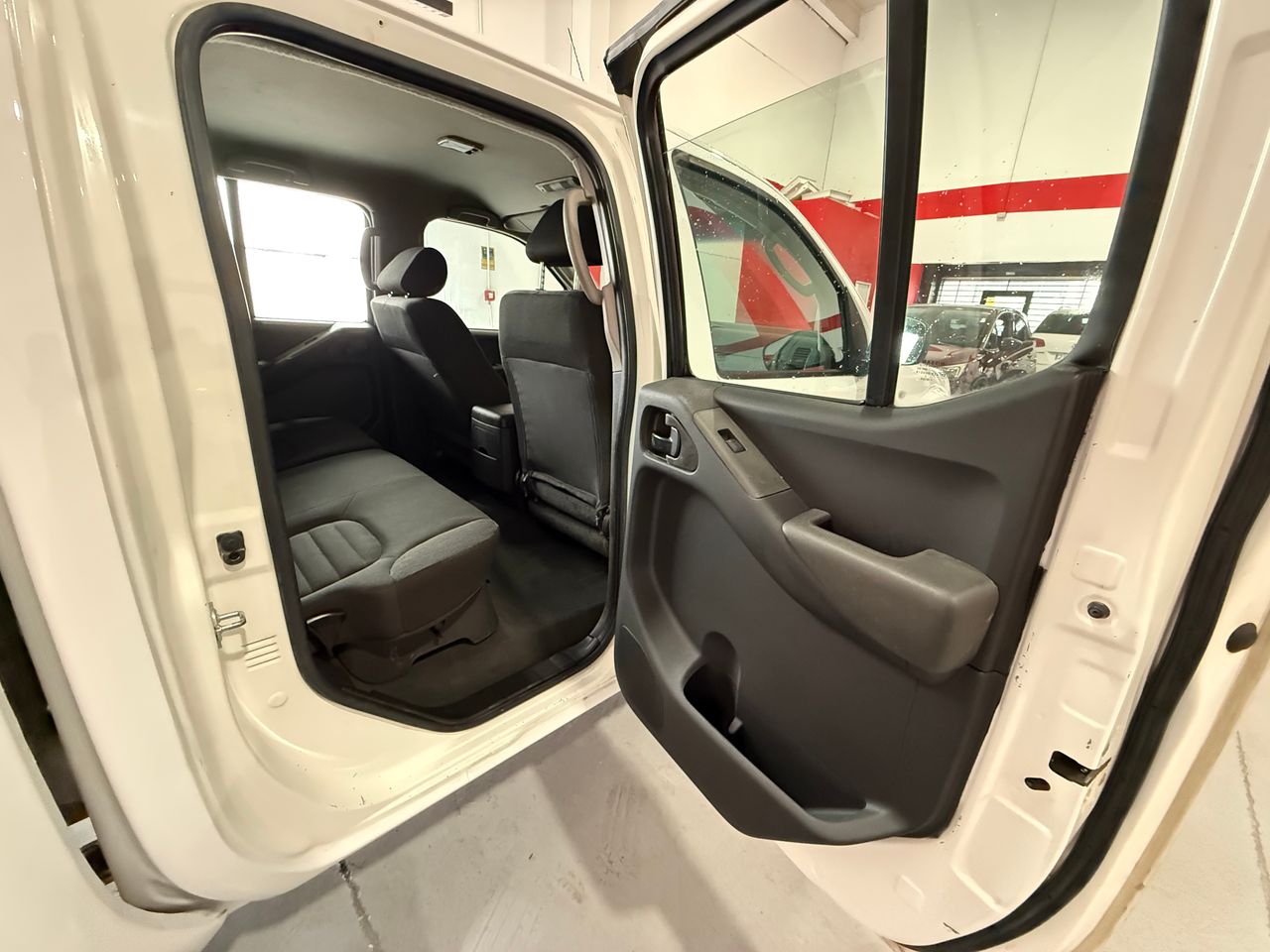 Nissan Navara 2.5dCi (171 CV) XE Doble Cabina 4x4 - Foto 15