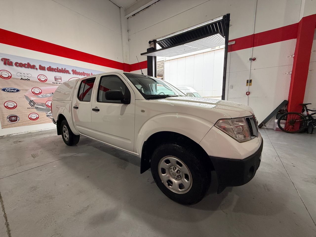 Nissan Navara 2.5dCi (171 CV) XE Doble Cabina 4x4 - Foto 5