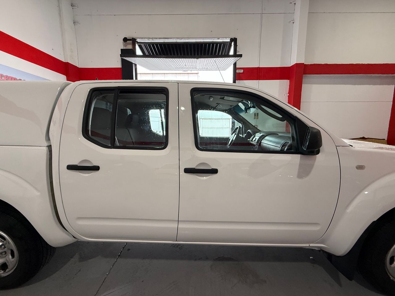 Nissan Navara 2.5dCi (171 CV) XE Doble Cabina 4x4 - Foto 6