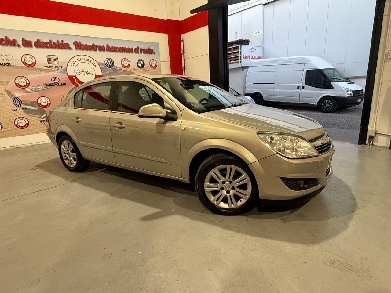 Opel Astra Sedan Edition 1.7 CDTi 110 CV - Foto 4