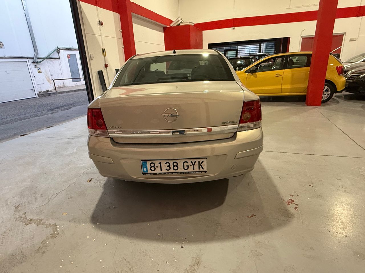 Opel Astra Sedan Edition 1.7 CDTi 110 CV - Foto 8