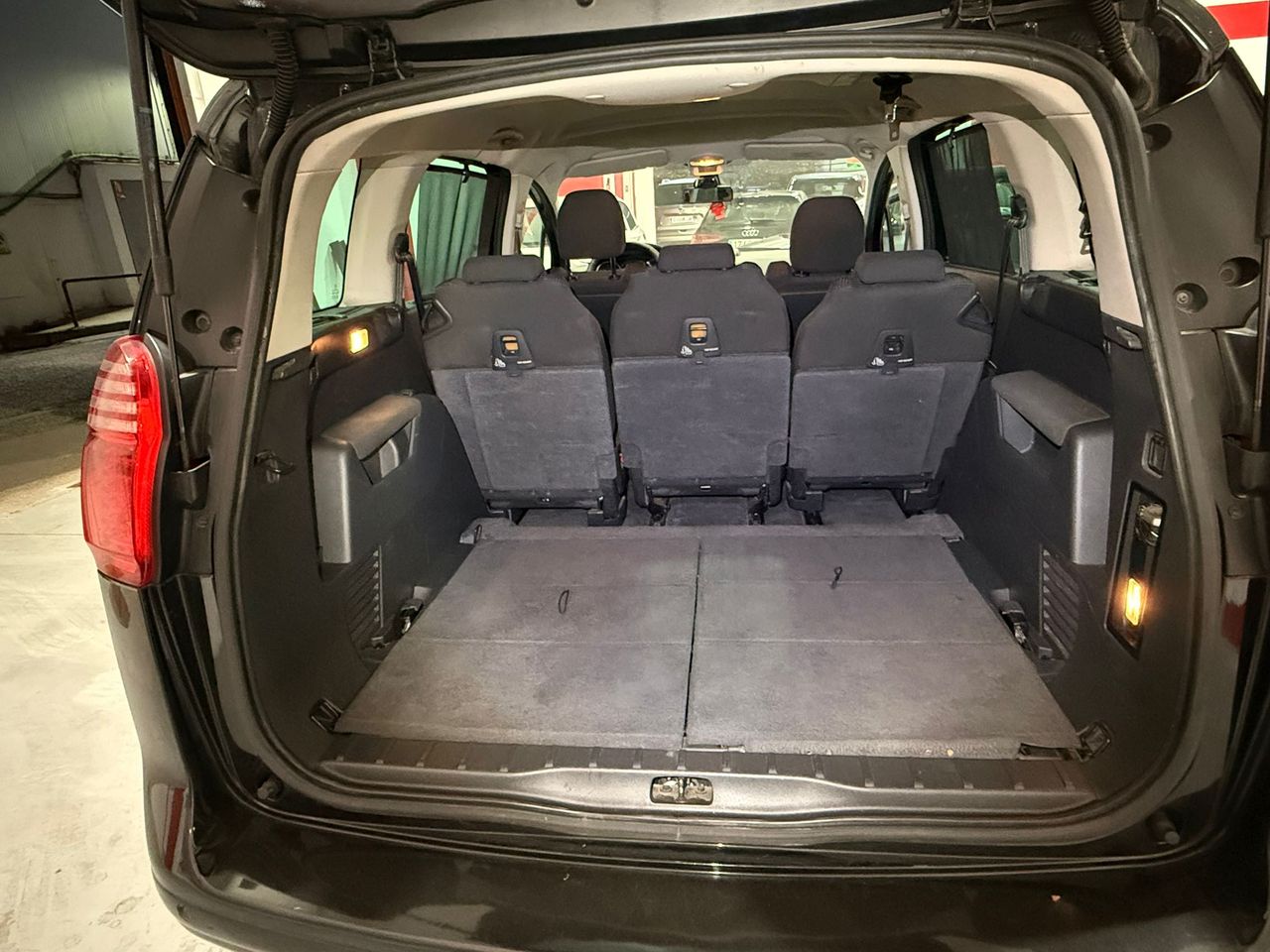 Peugeot 5008 Active 1.6 e-HDi 115 CMP Blue Lion 7 plazas - Foto 10