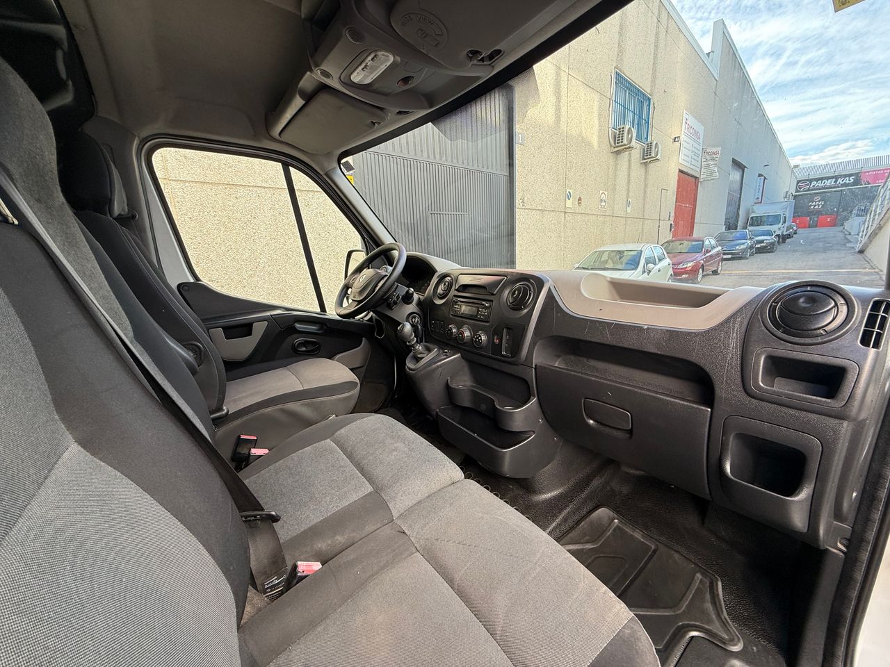 Renault Master III Furgón L3H2 2.3 dCi 136 CV - Foto 12