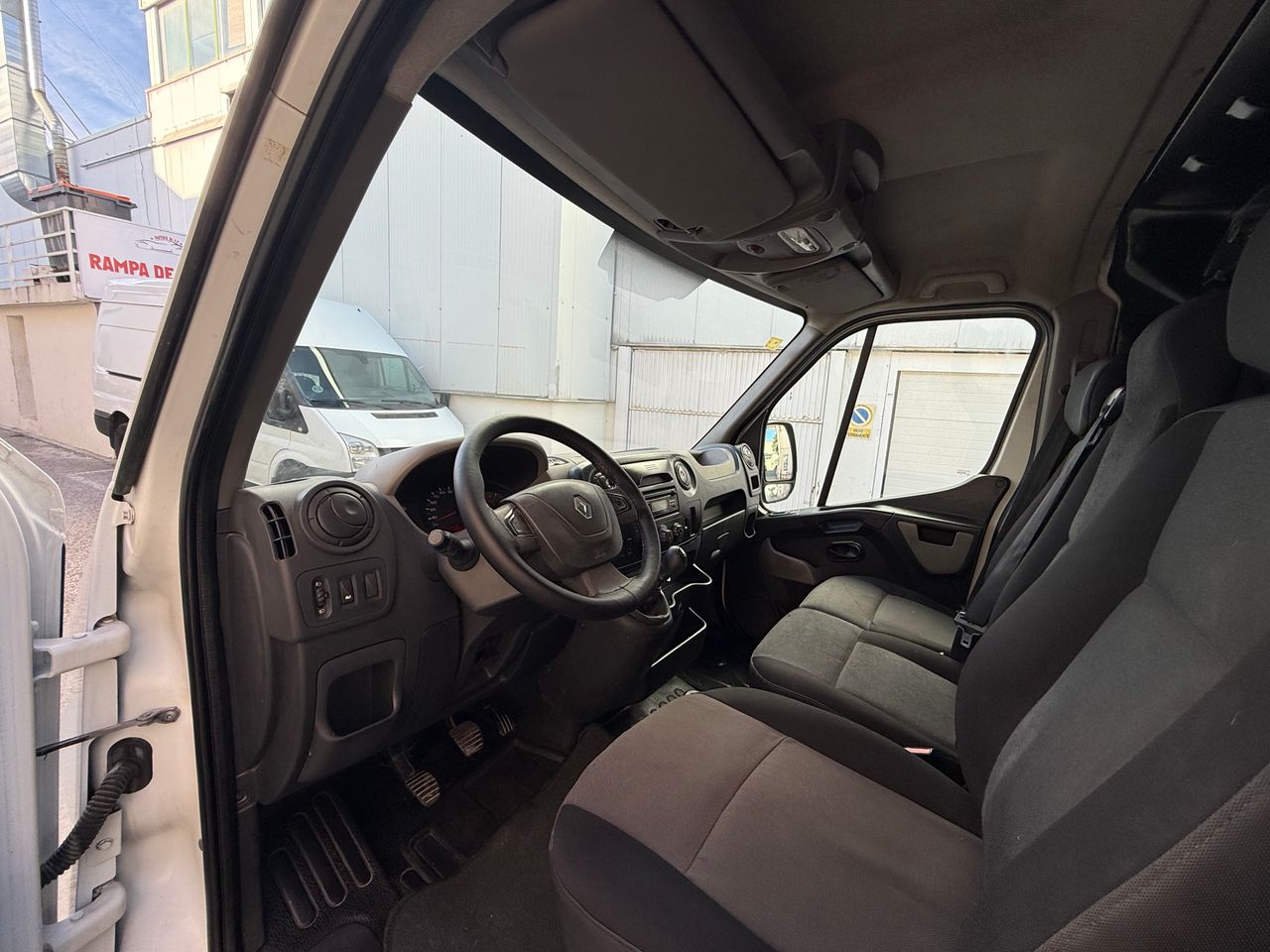 Renault Master III Furgón L3H2 2.3 dCi 136 CV - Foto 17