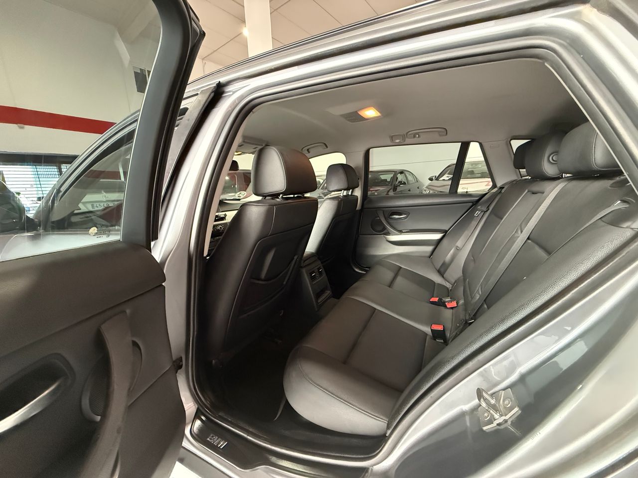 BMW Serie 3 318d Touring - Foto 13