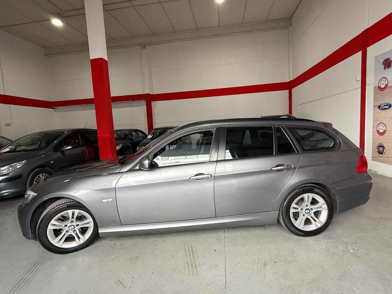 BMW Serie 3 318d Touring - Foto 9