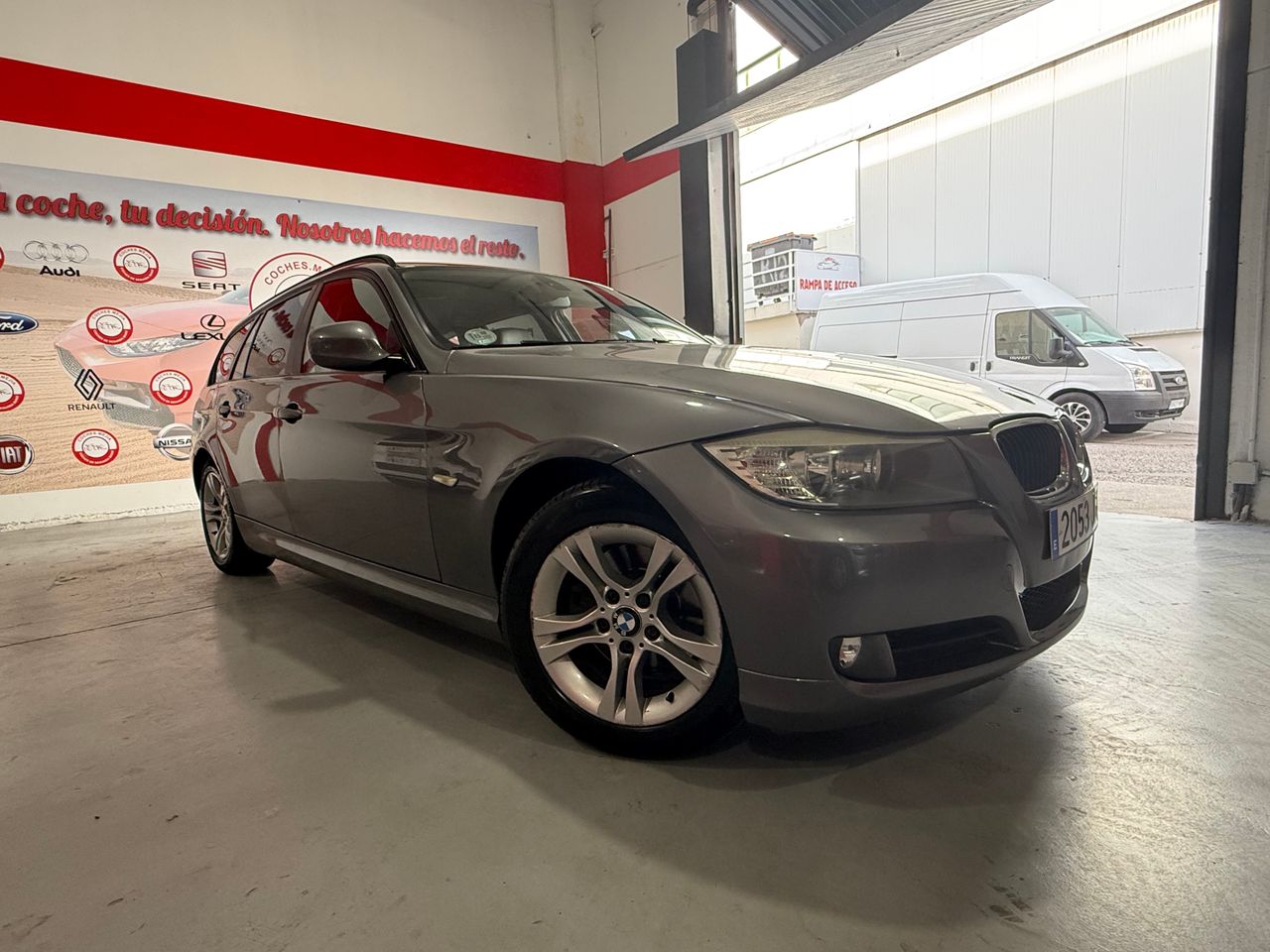 BMW Serie 3 318d Touring - Foto 4