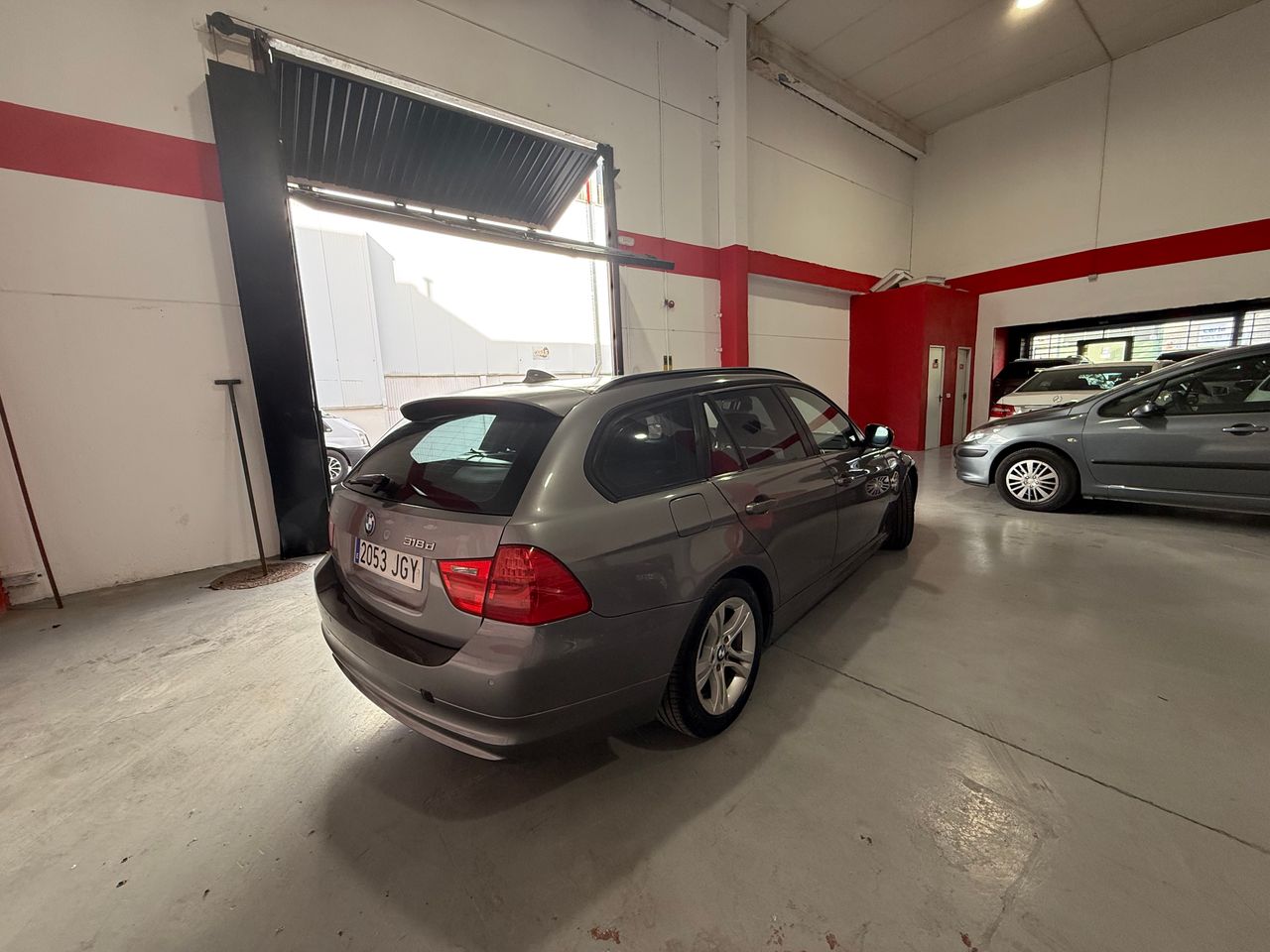 BMW Serie 3 318d Touring - Foto 6