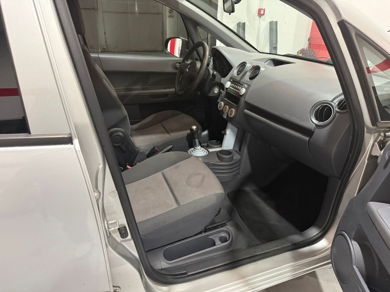 Mitsubishi Colt 1.1 12v Inform - Foto 13