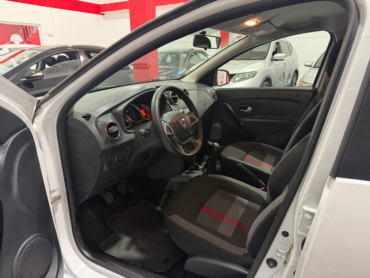 Dacia Sandero Stepway TCE 66 kW - Foto 9