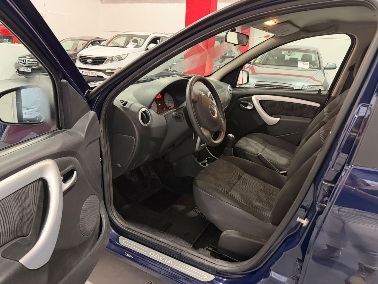 Dacia Sandero Laureate 1.2 16v 75 CV Dacia Sandero 1.2 16V gasolina, compacto, amplio y sencillo de mantener, ideal para ciudad, - Foto 10