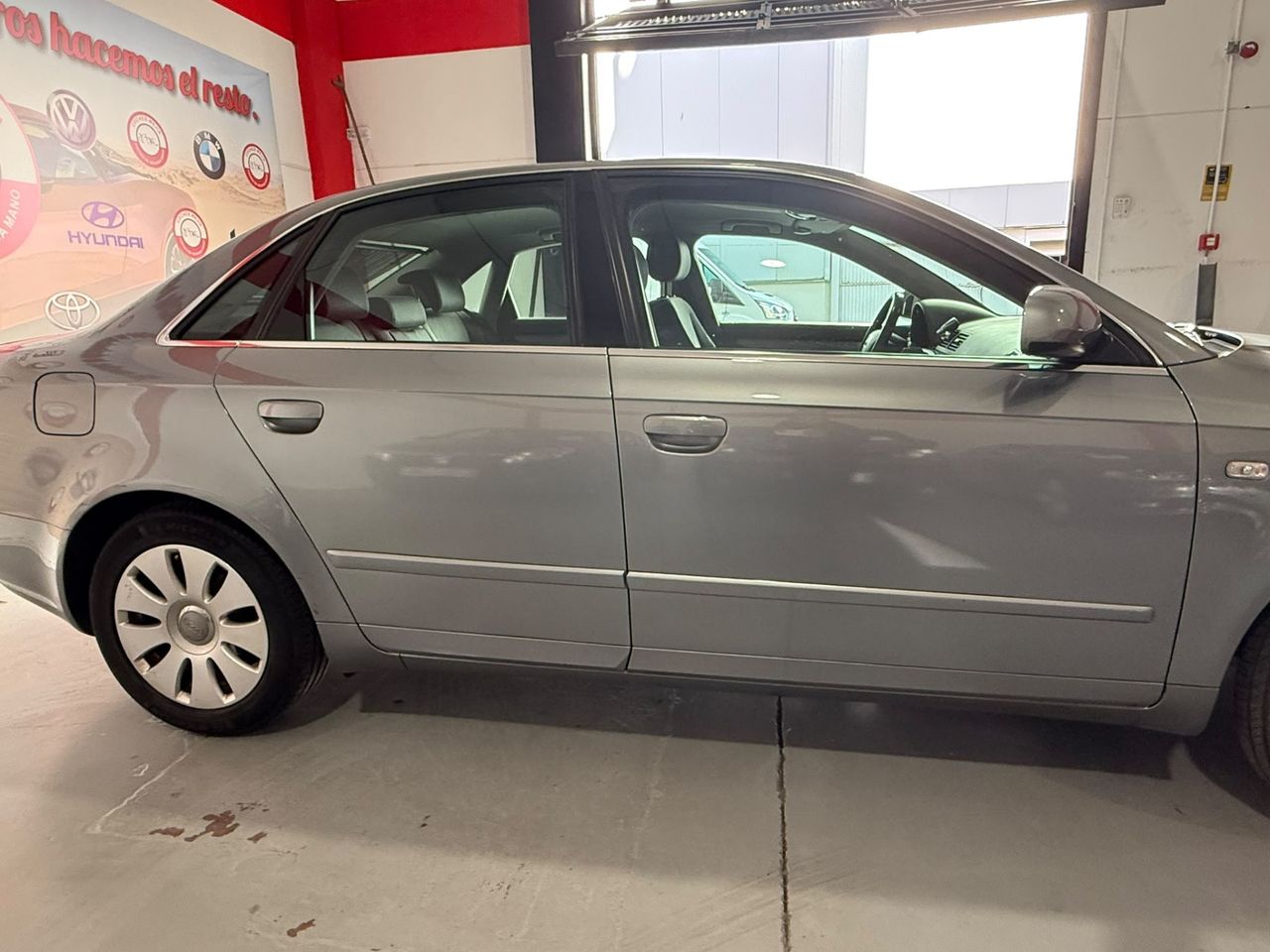 Audi A4 2.0 Audi A4 2.0 gasolina 130 CV - Foto 7